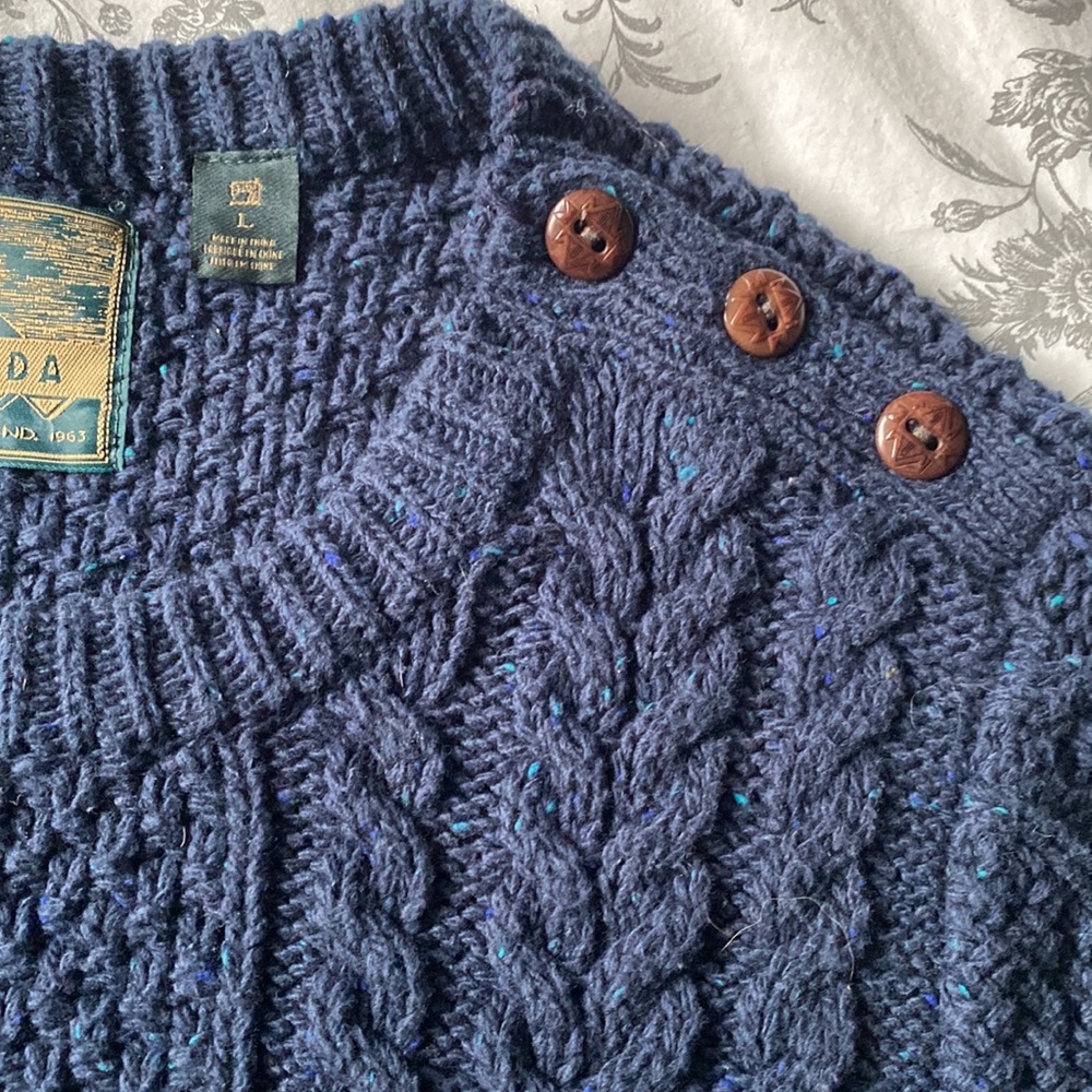 Like new scotch and soda sweater - Picture 4 of 9